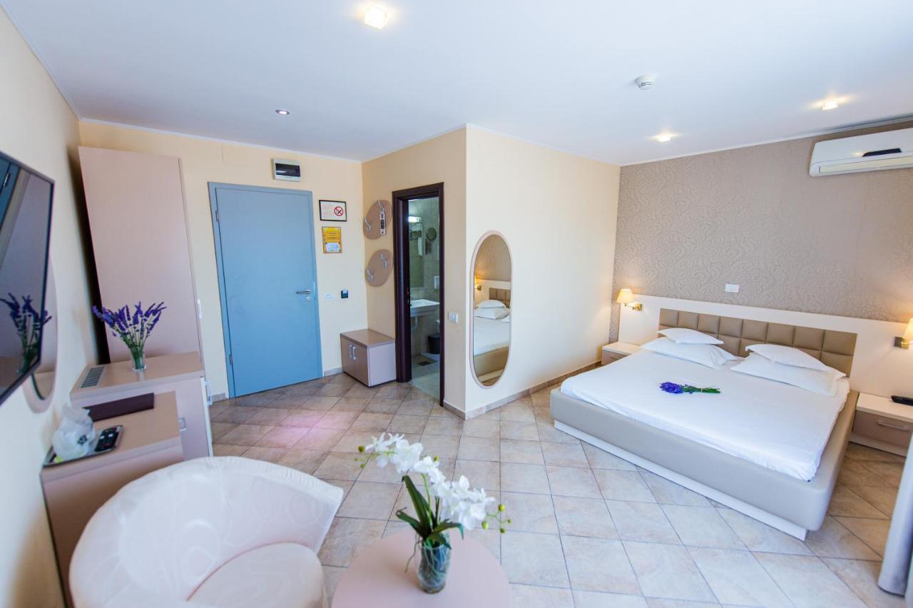 Hotel Prestige مامايا المظهر الخارجي الصورة