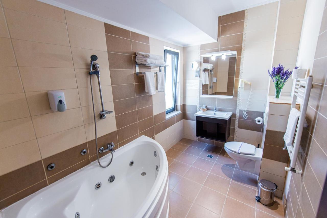 Hotel Prestige مامايا المظهر الخارجي الصورة